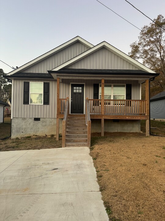 623 Fondel Ln in Tunnel Hill, GA - Foto de edificio