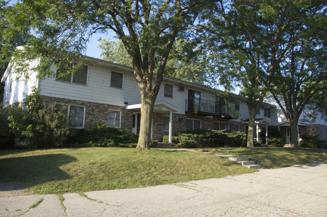 Mayflower Apartments in Middleton, WI - Foto de edificio