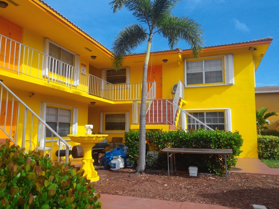 8-Unit Multi Family in Pompano Beach, FL - Building Photo