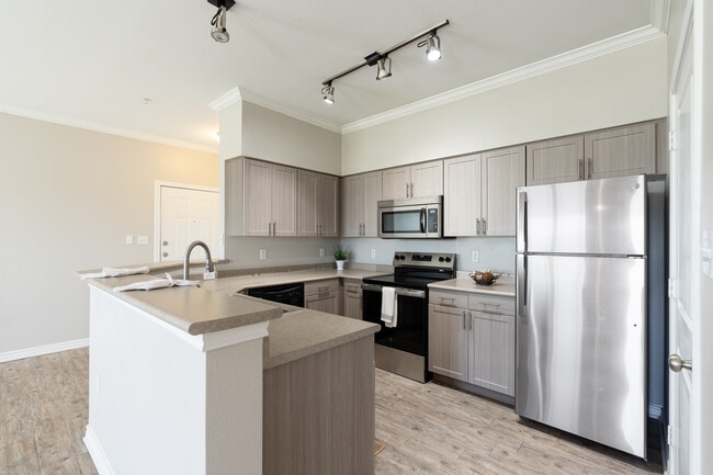 Lakeside 121 Apartments in Lewisville, TX - Foto de edificio - Interior Photo