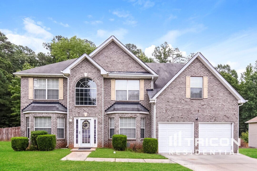 5767 Blacktop Ct in Fairburn, GA - Building Photo