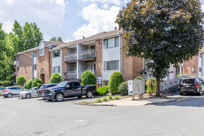 Edison Woods in Edison, NJ - Building Photo - Building Photo
