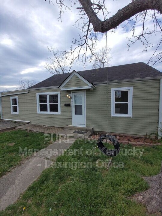570 Graham Ave in Harrodsburg, KY - Building Photo