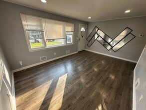 565 Hunter Ave in Scotch Plains, NJ - Building Photo - Building Photo