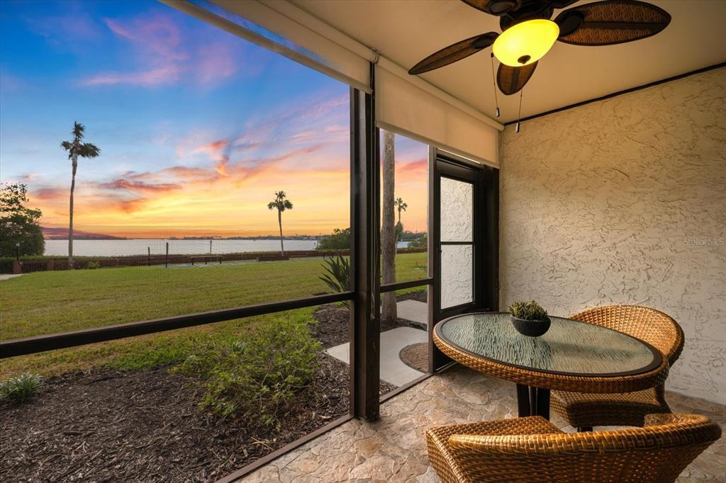 1610 Stickney Point Rd in Sarasota, FL - Building Photo