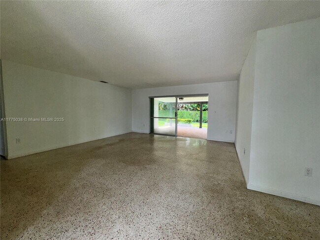 1430 SW 102nd Pl in Miami, FL - Building Photo - Building Photo