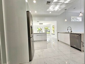 1944 Classic Dr in Coral Springs, FL - Building Photo - Building Photo