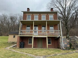 4672 Myers Rd in Glen Rock, PA - Building Photo