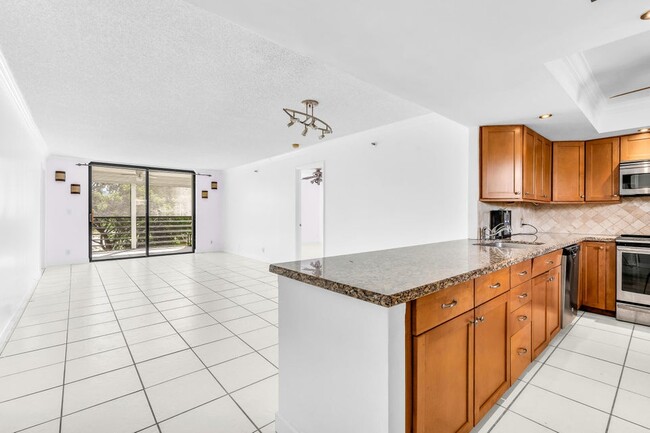 5340 NW 2nd Ave, Unit 323 in Boca Raton, FL - Building Photo - Building Photo