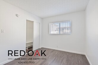 7915 Vineland Ave in Los Angeles, CA - Building Photo - Building Photo