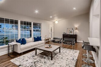 221 Lakeridge Dr in Dallas, TX - Building Photo - Building Photo