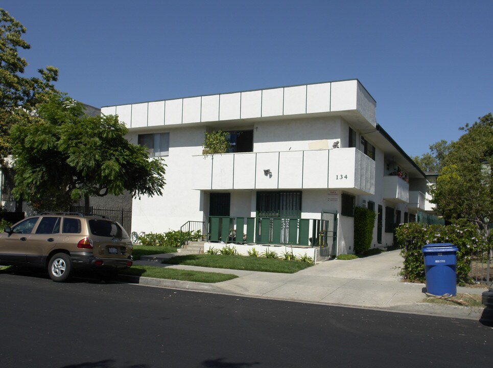 134 S Gramercy Pl in Los Angeles, CA - Building Photo