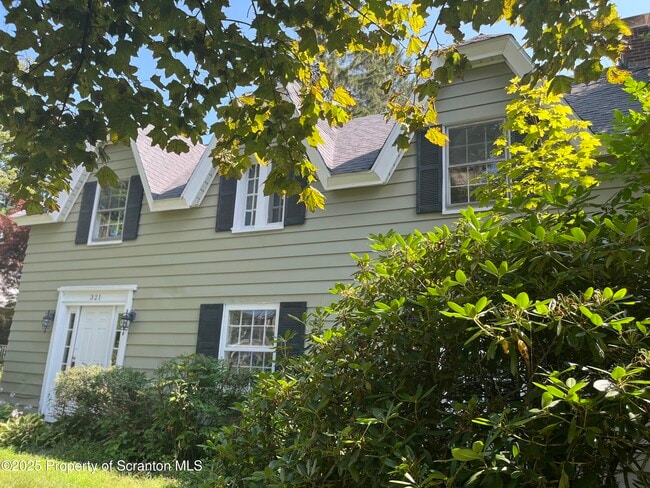 321 Maple St in Montrose, PA - Building Photo - Building Photo