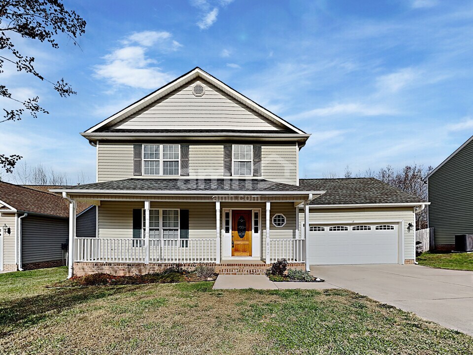 817 Winterside Ln in Winston-Salem, NC - Building Photo