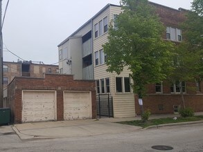 3024 W Addison St in Chicago, IL - Foto de edificio - Building Photo