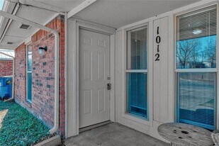 1012 N 5th St in Noble, OK - Building Photo