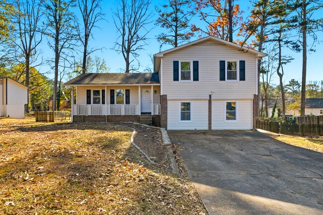 264 Greenwood Dr NW in Lilburn, GA - Building Photo - Building Photo