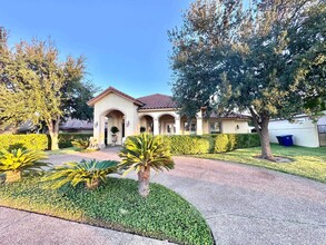 2719 Burke Dr in Laredo, TX - Building Photo - Building Photo