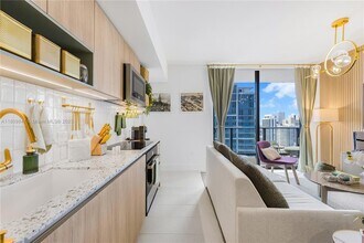 159 NE 6th St, Unit 3005 in Miami, FL - Building Photo - Building Photo