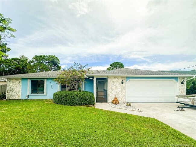 property at 2433 SE Hallahan St