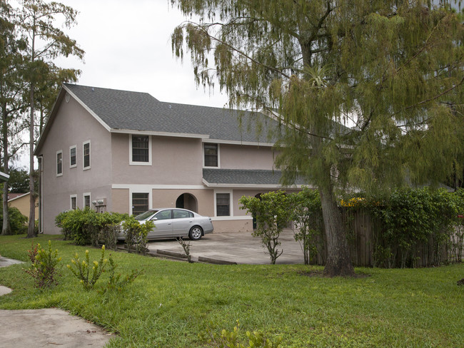 13785 Bottlebrush Ct in Wellington, FL - Foto de edificio - Building Photo