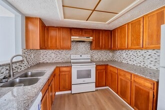 6911 Pouter Dr in Houston, TX - Building Photo - Building Photo