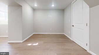 1229 W Venango St in Philadelphia, PA - Building Photo