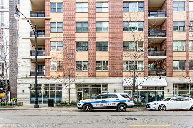 873 N Larrabee St in Chicago, IL - Building Photo - Building Photo