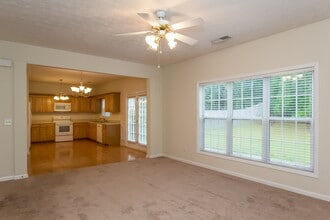 145 Alessie Dr in Newnan, GA - Building Photo - Building Photo