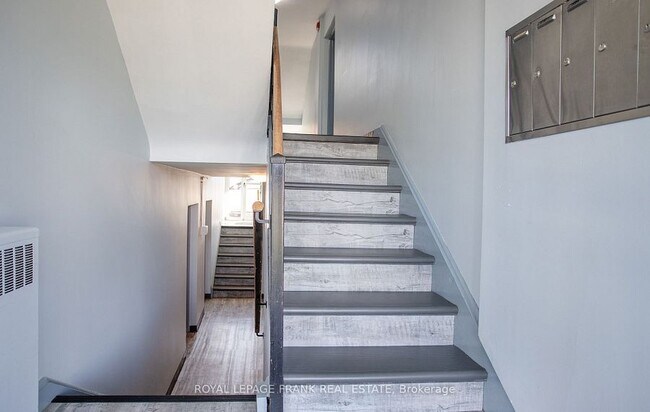 203 Oshawa Blvd S, Unit Unit 4 in Oshawa, ON - Building Photo - Building Photo