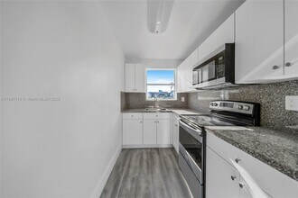 910 Jefferson Ave in Miami Beach, FL - Building Photo - Building Photo