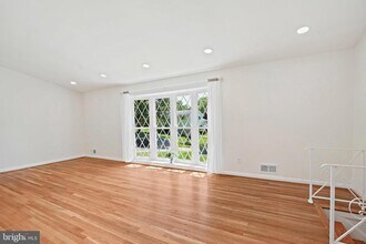 6607 Lone Oak Dr in Bethesda, MD - Building Photo - Building Photo