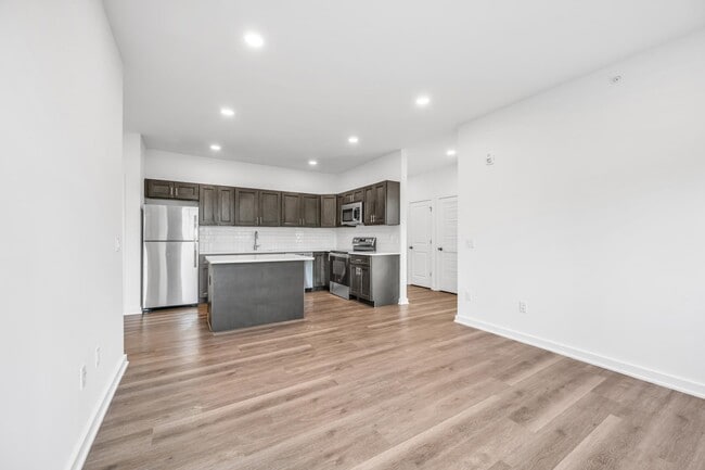 315 Railroad Ave in East Rutherford, NJ - Building Photo - Building Photo