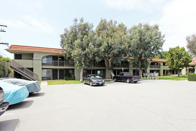 Hojas de Plata in La Puente, CA - Foto de edificio - Building Photo