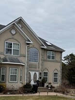 6 Taylor Ln in Medford, NY - Building Photo