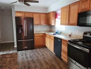 10 Elro St in Manchester, CT - Building Photo - Building Photo