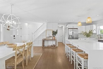 31 Highland Rd in Southampton, NY - Building Photo - Building Photo