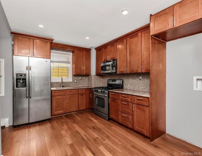 4-08 B 45 St in Queens, NY - Building Photo - Building Photo