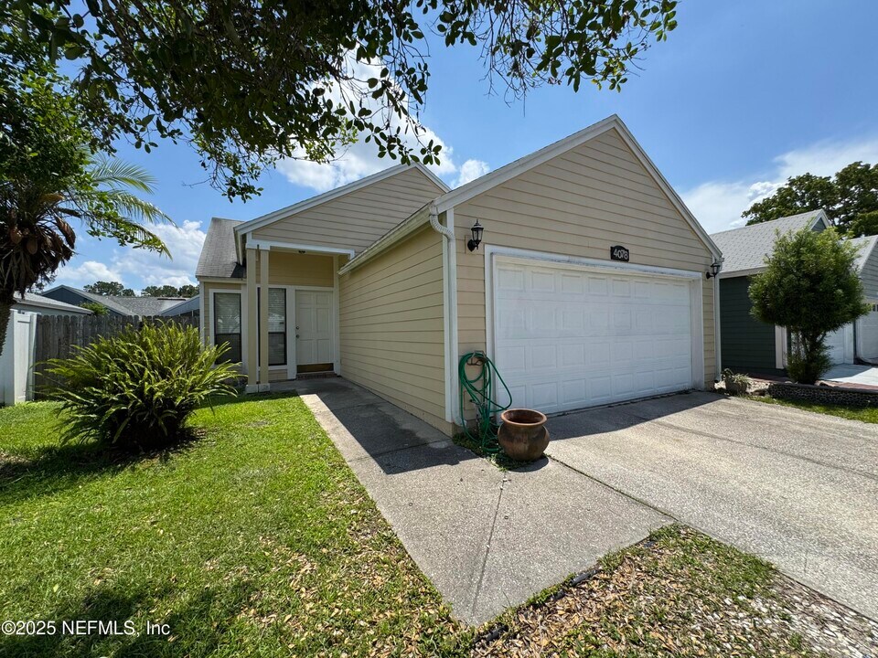 4078 Laurelwood Dr in Jacksonville, FL - Building Photo