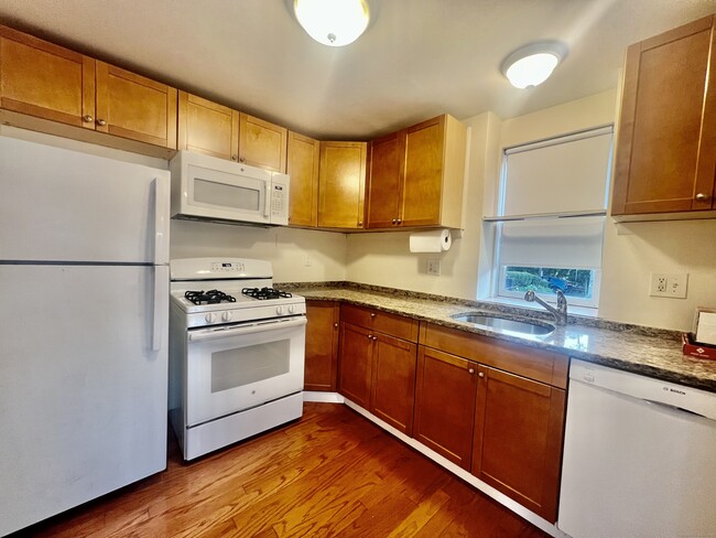 80 Josephine Evaristo Ave in Greenwich, CT - Building Photo - Building Photo