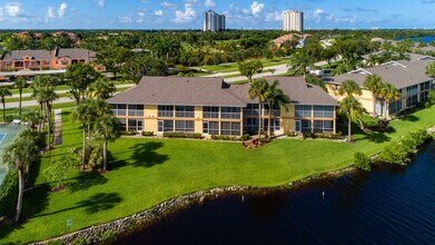 1305 Mainsail Dr in Naples, FL - Foto de edificio - Building Photo