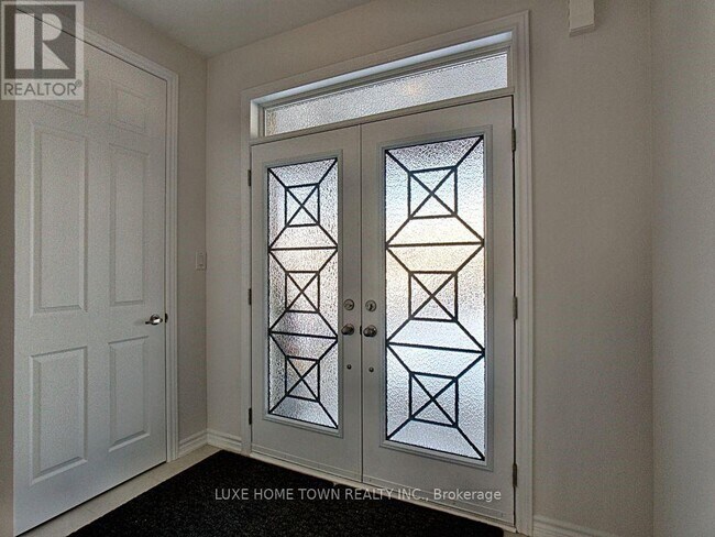 141 Harpin Way E in Fergus, ON - Building Photo - Building Photo