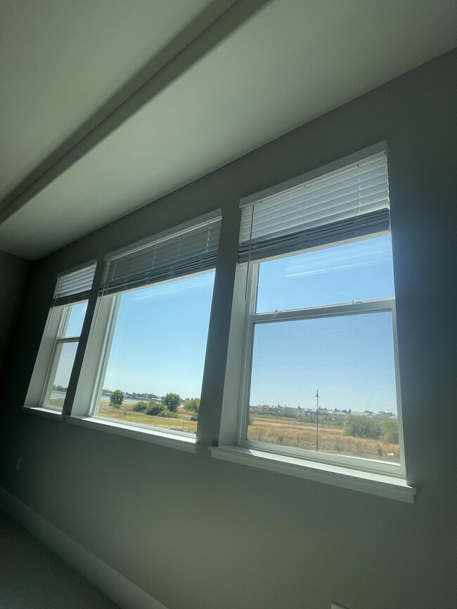 2850 Lumin Ct, Unit GuestRoomNHalfBathNView in Fairfield, CA - Building Photo - Building Photo