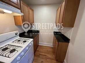 2 Ware St in Cambridge, MA - Building Photo - Building Photo
