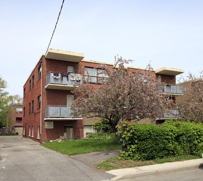 18 Fraserwood Ave in Toronto, ON - Building Photo - Primary Photo