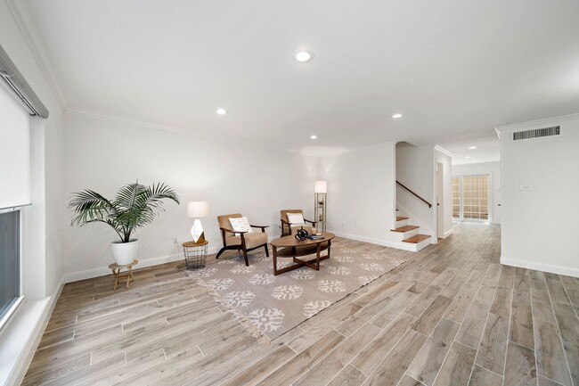 6434 Burgoyne Rd in Houston, TX - Building Photo - Building Photo