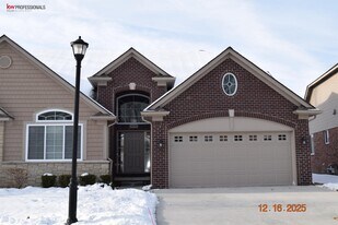 30295 Berghway Trail in Warren, MI - Building Photo