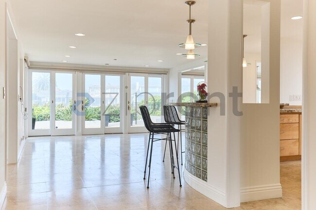 227 Milford Dr in Newport Beach, CA - Building Photo - Building Photo