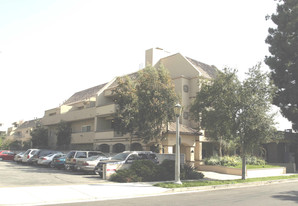 156 S Oak Knoll Ave Apartments