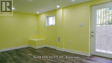30 Trotters Ln in Brampton, ON - Building Photo - Building Photo